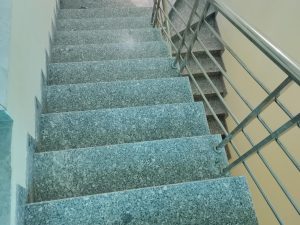 Đá cầu thang giá rẻ tím hoa cà