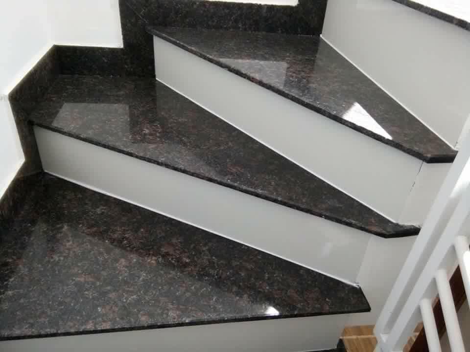 Những mẫu cầu thang đá Nâu Anh Quốc đẹp hoàn mỹ