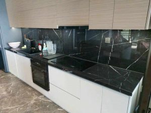 Đá bàn bếp màu đen giá tốt