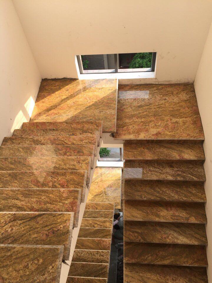 Đá ốp cầu thang màu Vàng Hòang Gia