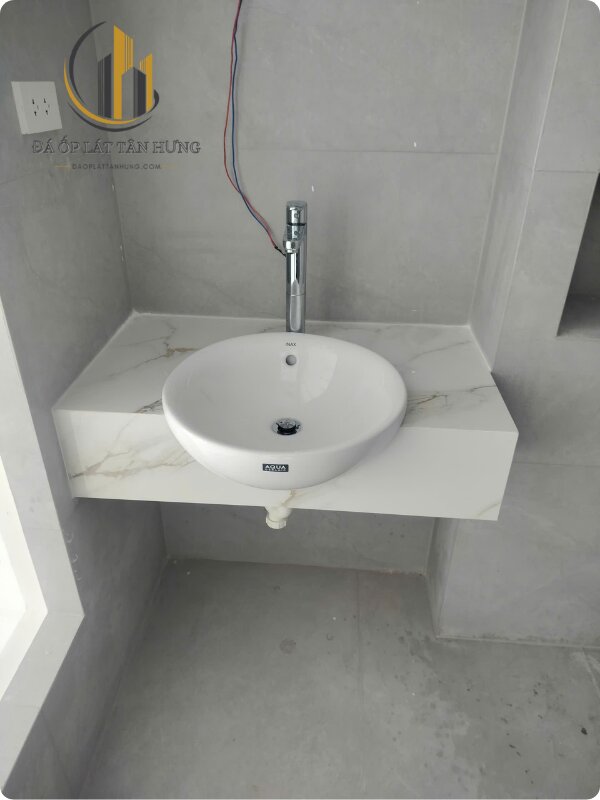 Mẫu lavabo treo tường giúp tiết kiệm diện tích