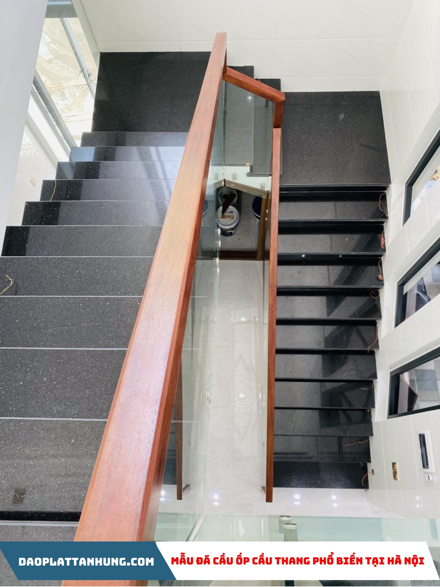 Mẫu đá ốp cầu thang Hà Nội phổ biến