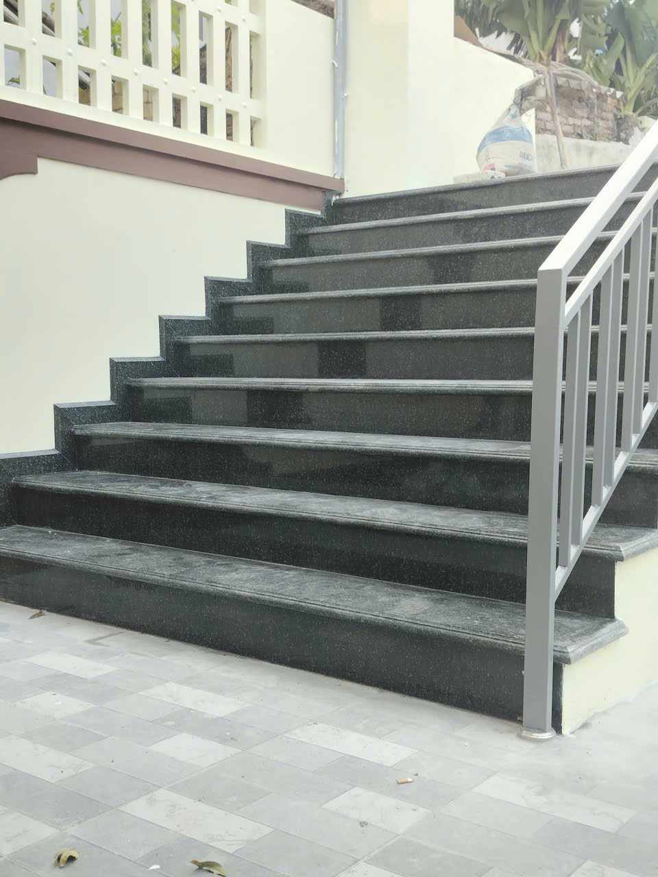 Đá granite lát bậc tam cấp – Xanh hassan